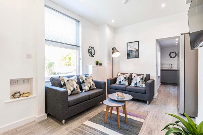 6 Bedroom House To Rent In Delph Lane, Leeds, LS6