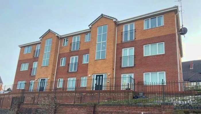 2 Bedroom Flat To Rent In Hollyberry Close, Halesowen, West Midlands, B63