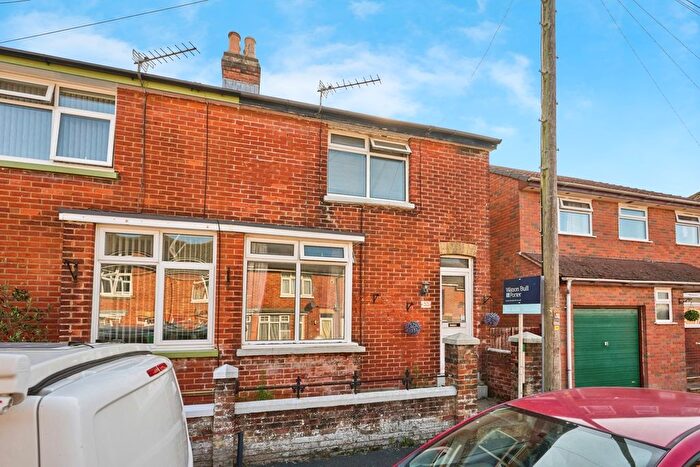 3 Bedroom End Of Terrace House For Sale In St. Davids Road, East Cowes, Isle Of Wight, PO32