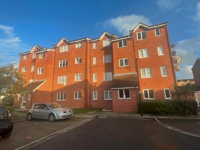 1 Bedroom Flat To Rent In Linnet Close, Edmonton, London, N9
