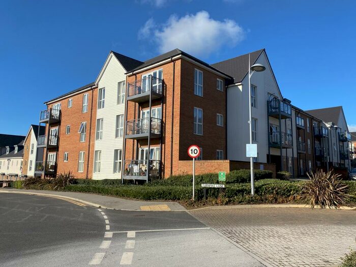 2 Bedroom Apartment To Rent In Holmbush Mews, Faygate, Horsham, RH12
