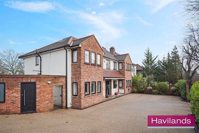 6 Bedroom Semi-Detached House For Sale In Green Dragon Lane, London, N21