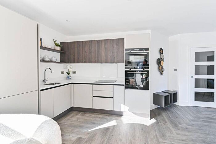 2 Bedroom Flat For Sale In The Wharf Collection, Battersea, London, SW11