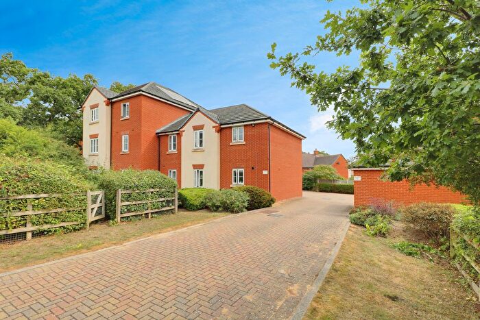 2 Bedroom Flat To Rent In Robins Path, Benfleet, SS7