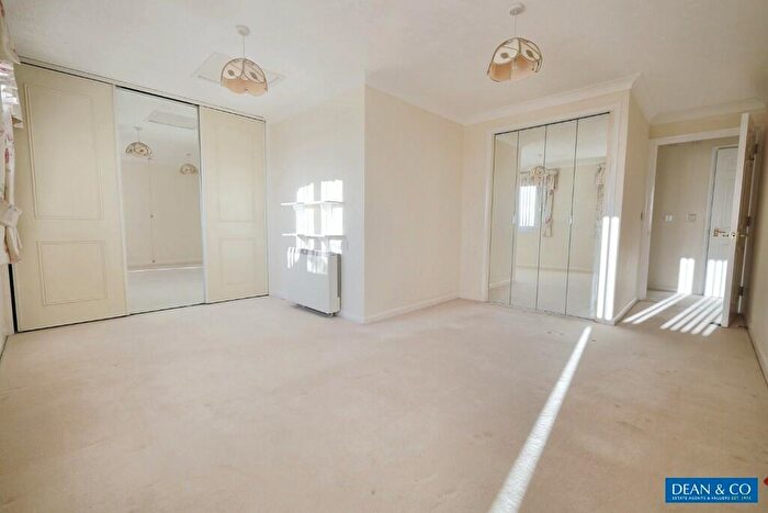 1 Bedroom Flat For Sale In St. Peters Close, Hove, East Sussex, BN3