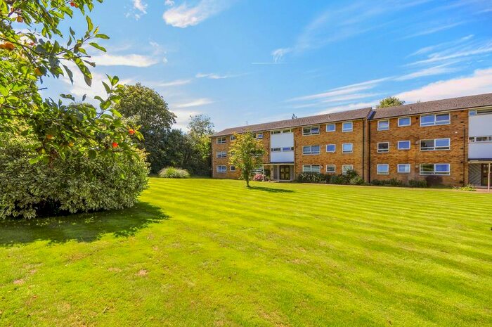 3 Bedroom Flat To Rent In The Shimmings, Boxgrove Road, Guildford, GU1