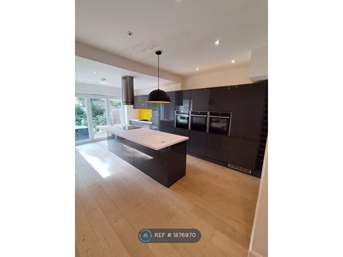 4 Bedroom Terraced House To Rent In Hertford Road, Ilford, IG2