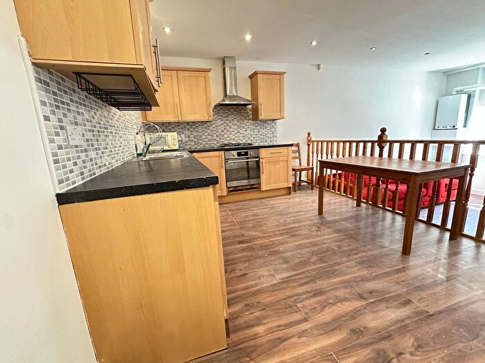 2 Bedroom Terraced House To Rent In Elford Grove, Leeds, LS8