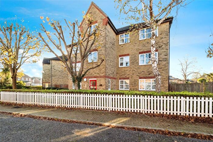 2 Bedroom Flat For Sale In Laburnum Grove, South Ockendon, Essex, RM15