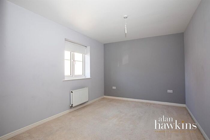 2 Bedroom Detached House For Sale In Buxton Way, Royal Wootton Bassett, Swindon, SN4