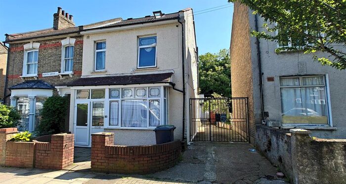 2 Bedroom Flat To Rent In North Grove, Seven Sisters, N15