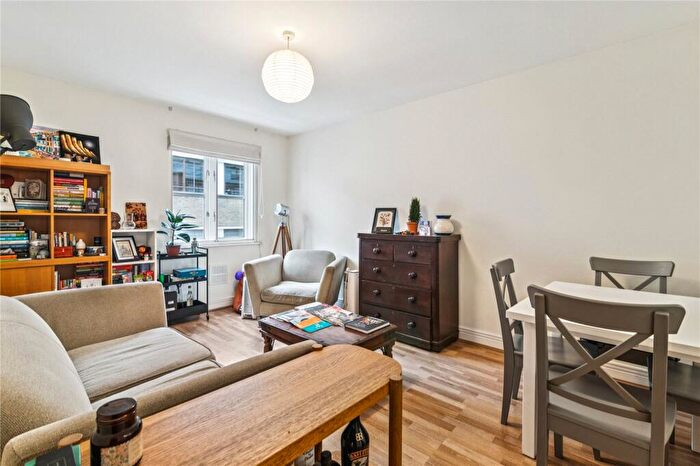 2 Bedroom Apartment For Sale In The Pinnacle, Dove Road, London, N1