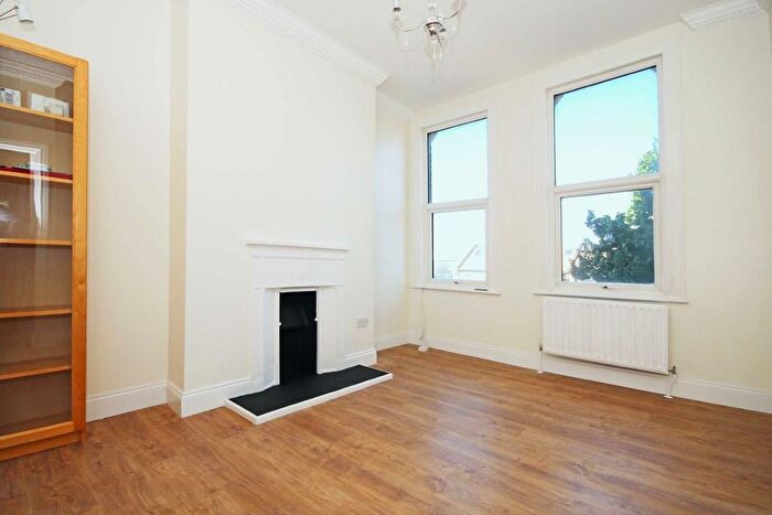 1 Bedroom Flat To Rent In Horn Lane, Acton, W3
