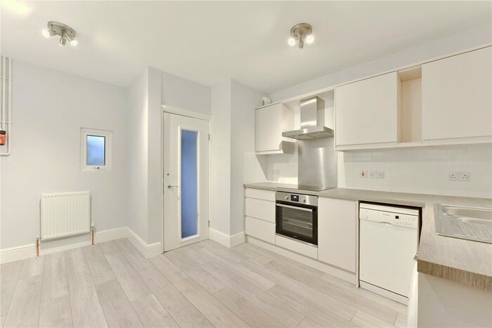 2 Bedroom Flat To Rent In High Street, Northwood, Middlesex, HA6