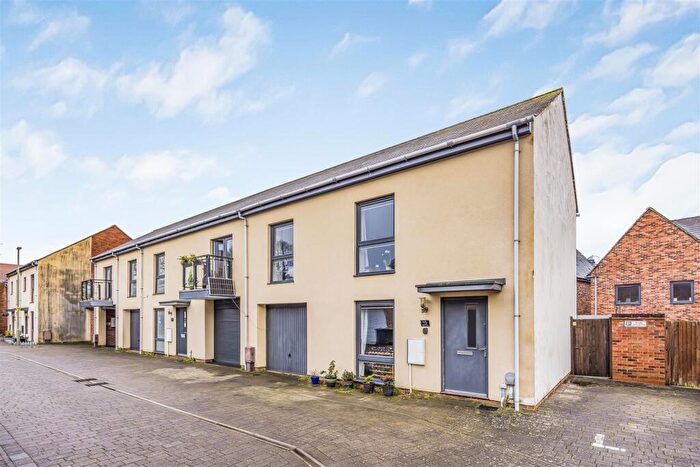 2 Bedroom House For Sale In Dexter Drive, Waterlooville, PO7