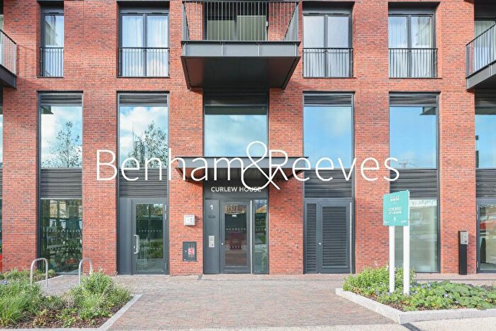 2 Bedroom Apartment To Rent In Hawser Lane, London, E14