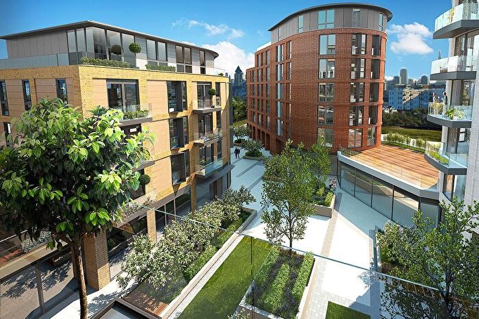 2 Bedroom Flat To Rent In Plaza Gardens, Putney, London, SW15