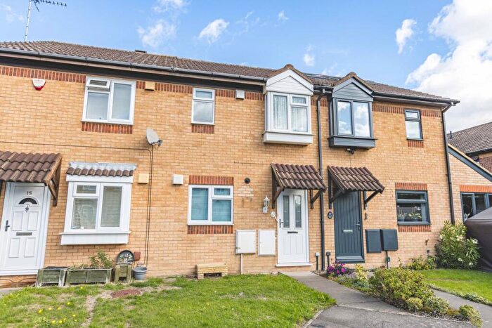 2 Bedroom Terraced House For Sale In Gladstone Way, Slough, SL1
