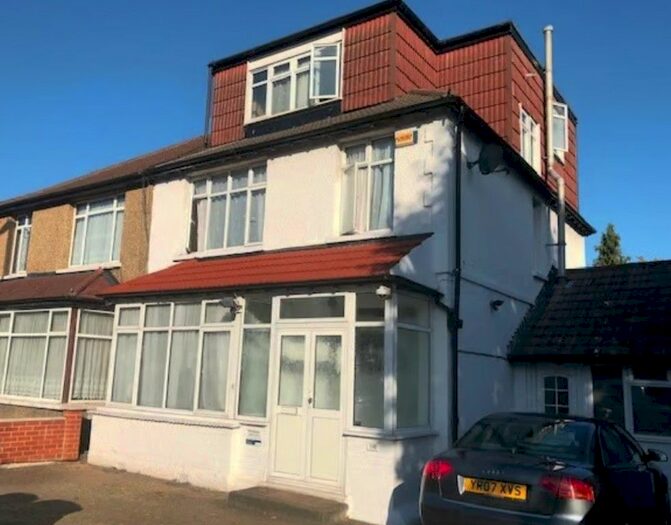 6 Bedroom Semi-Detached House To Rent In Caversham Avenue, London, N13