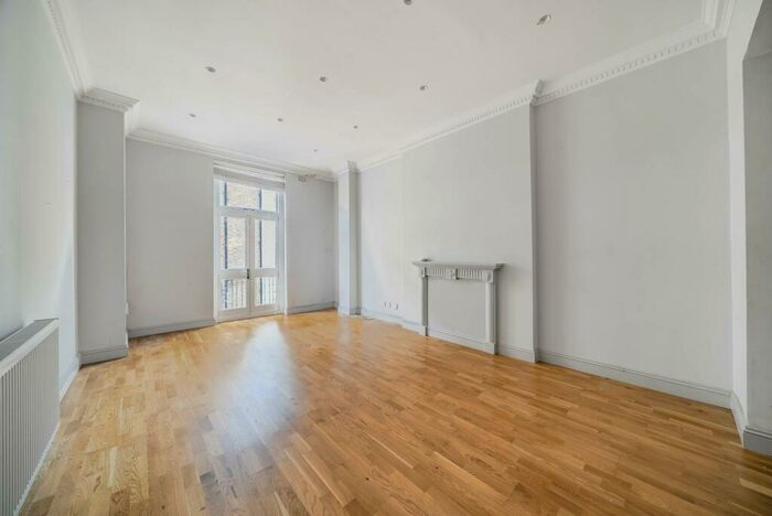 2 Bedroom Flat To Rent In Abbey Road, St John's Wood, London, NW8