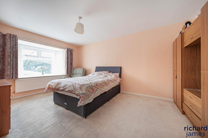 2 Bedroom Detached Bungalow For Sale In Ashburnham Close, Freshbrook, Swindon, SN5