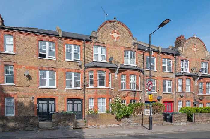 2 Bedroom Flat For Sale In Bedford Road, Clapham, London, SW4