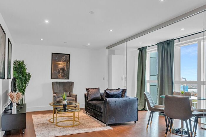 2 Bedroom Flat To Rent In Isle Of Dogs, E14