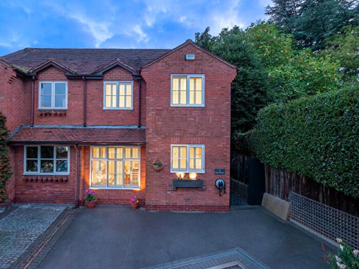 3 Bedroom Semi-Detached House For Sale In Fancott Drive, Kenilworth, CV8