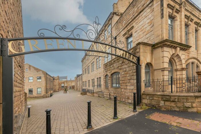 2 Bedroom Flat To Rent In Dyehouse Walk, Yeadon, Leeds, LS19