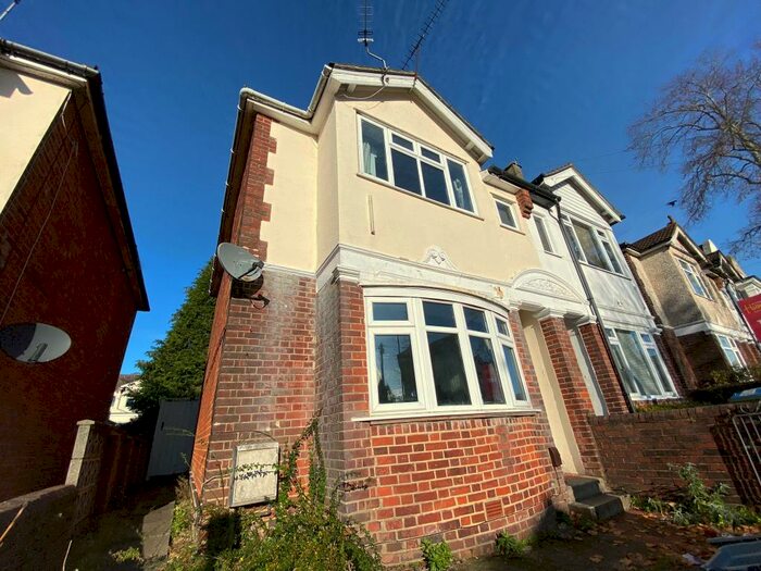 4 Bedroom House To Rent In Wilton Avenue., SO15