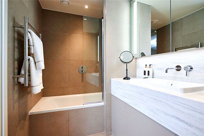 2 Bedroom Flat To Rent In Manchester Square Gardens, Botanic Avenue, Manchester, M15