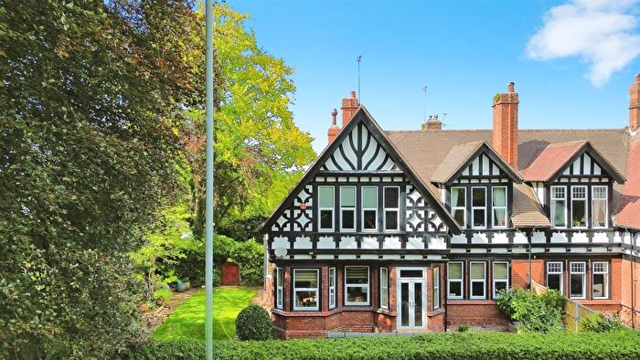 4 Bedroom Semi-Detached House For Sale In Meadow Lane, Stoke-On-Trent, ST4