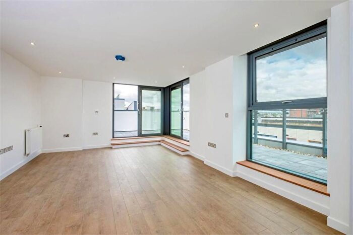 3 Bedroom Flat To Rent In Waterside Way, London, N17