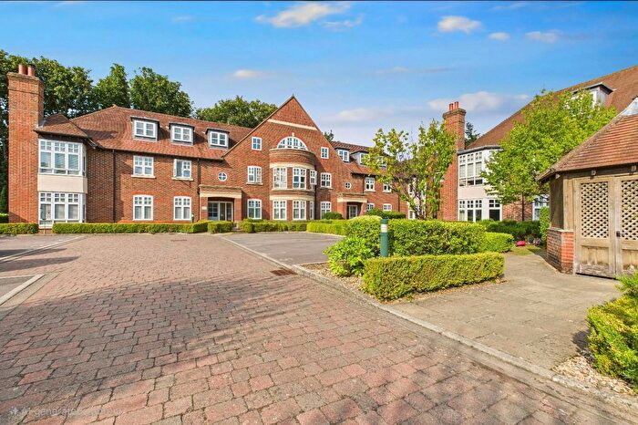2 Bedroom Flat For Sale In Saxon Place, Pangbourne, Reading, Berkshire, RG8