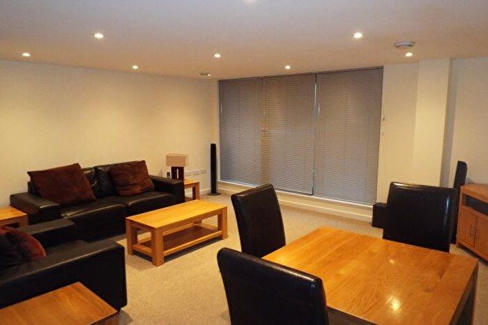 2 Bedroom Flat To Rent In Beckhampton Street, Swindon, SN1