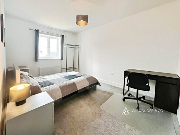 4 Bedroom Semi-Detached House To Rent In Dee Court, Kingsmere, Bicester, OX26