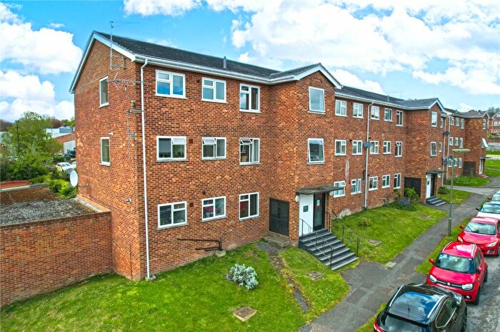 2 Bedroom Apartment To Rent In Dollis Drive, Farnham, Surrey, GU9