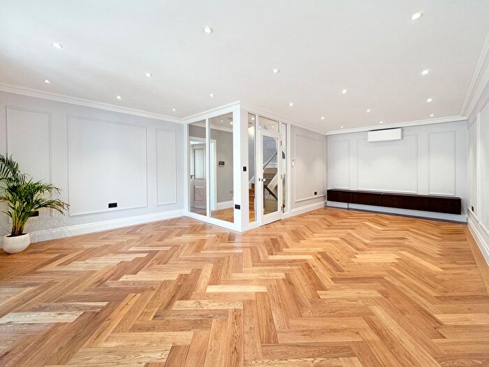 4 Bedroom Mews To Rent In Princes Gate Mews, London, SW7