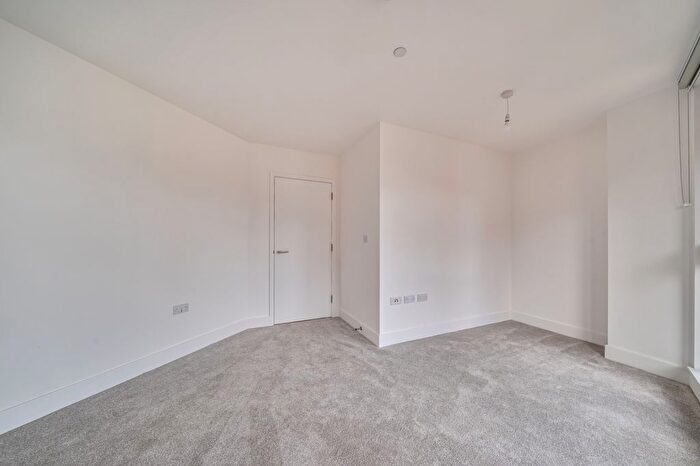 2 Bedroom Flat To Rent In Pioneer Wharf, Medway Street, ME4