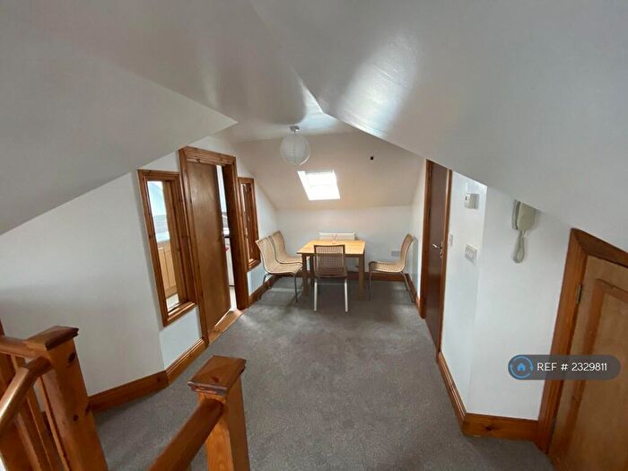 2 Bedroom Flat To Rent In Pantygwydr Road, Uplands, Swansea, SA2