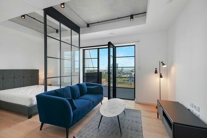 Studio To Rent In Orchard Place, London, E14