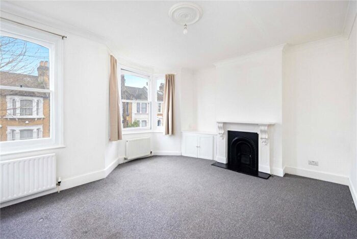 2 Bedroom Flat For Sale In Roding Road, Homerton, London, E5