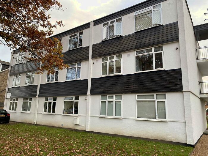 2 Bedroom Flat To Rent In Hanworth Road, Hampton, TW12