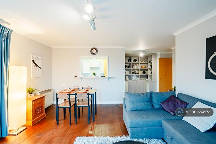 2 Bedroom Flat To Rent In Millennium Drive, London, E14