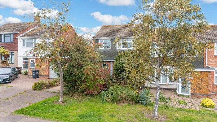 3 Bedroom Semi-Detached House For Sale In Highlands Avenue, Northampton, NN3