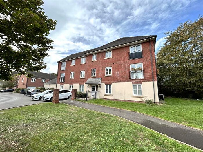 2 Bedroom Flat For Sale In Barley Leaze, Chippenham, SN14