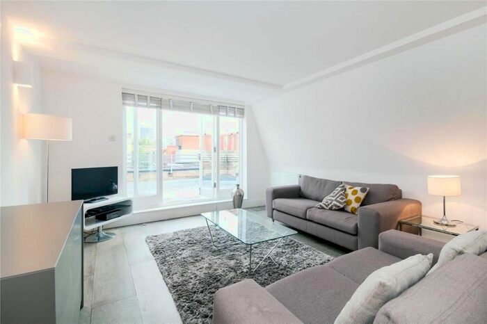 3 Bedroom Flat To Rent In Berry Street, London, EC1V