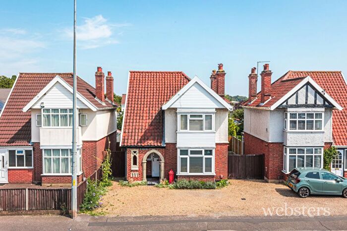 3 Bedroom Detached House For Sale In Cromer Road, Norwich, NR6