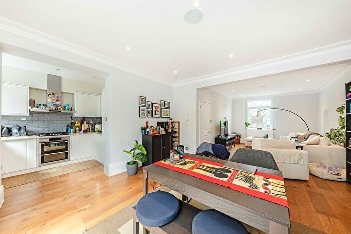 3 Bedroom Flat To Rent In Greville Road, Kilburn Park, NW6