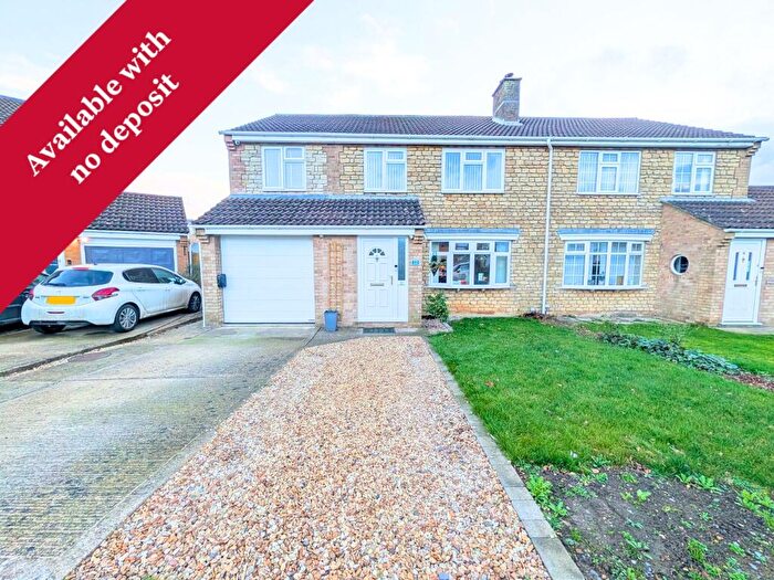 4 Bedroom Semi-Detached House To Rent In Pasture Close, Colsterworth, NG33